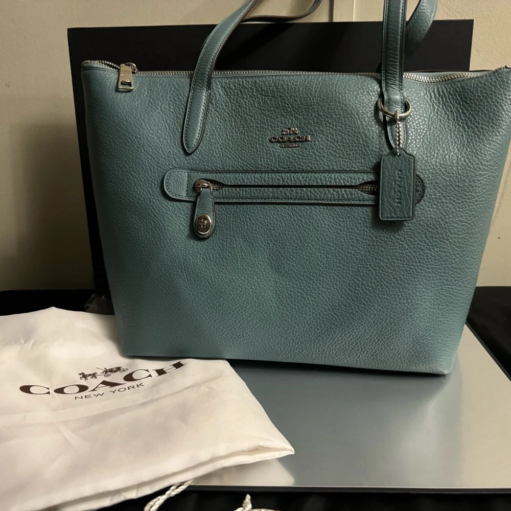 Brand New Coach Pebbled Leather Taylor Tote - SV/Marine - Picture 1 of 9